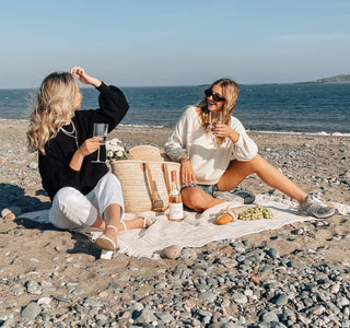 HOW TO CREATE THE ULTIMATE BEACH PICNIC