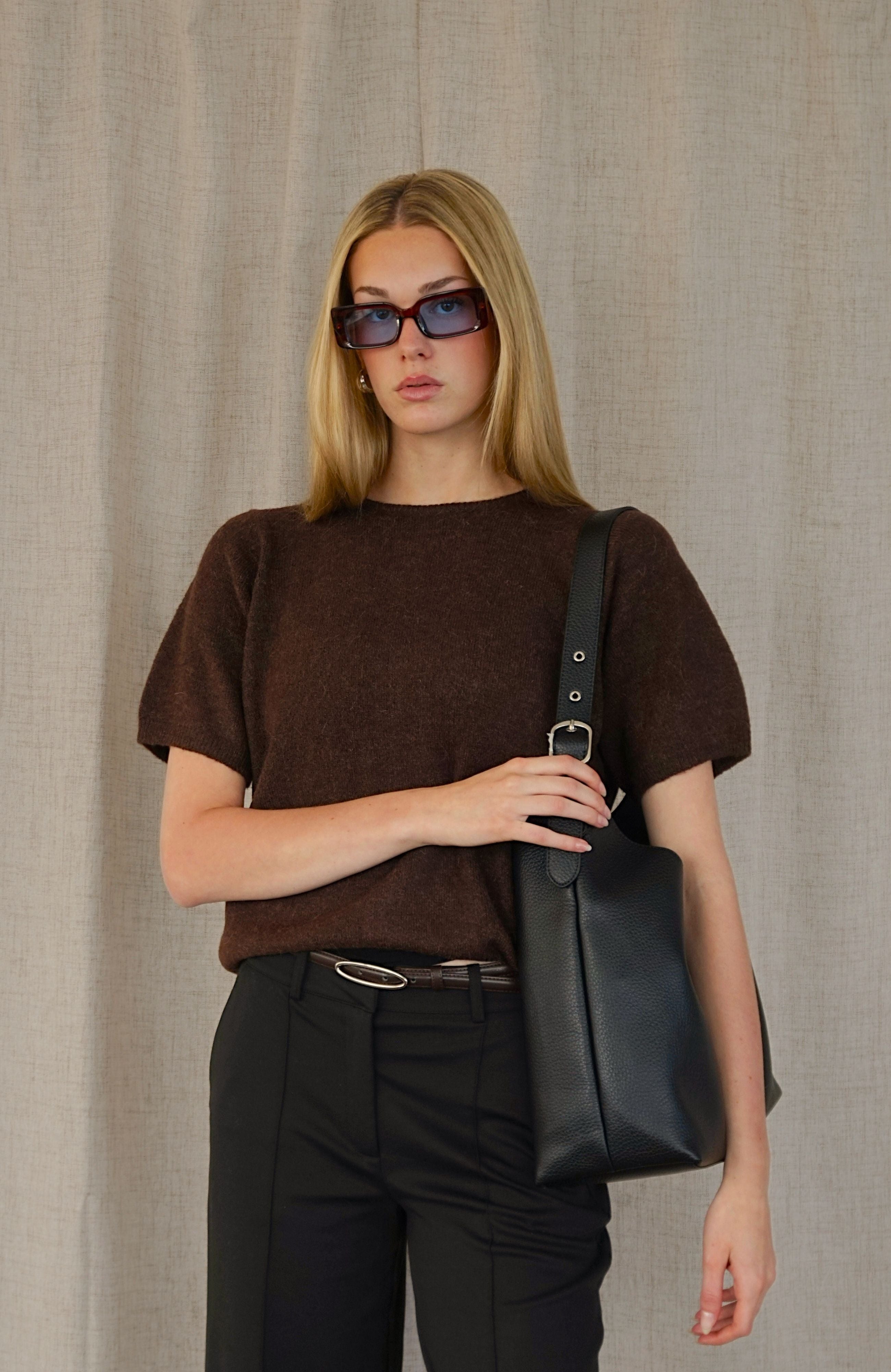 BACK BUTTON KNIT TEE (CHOCOLATE)
