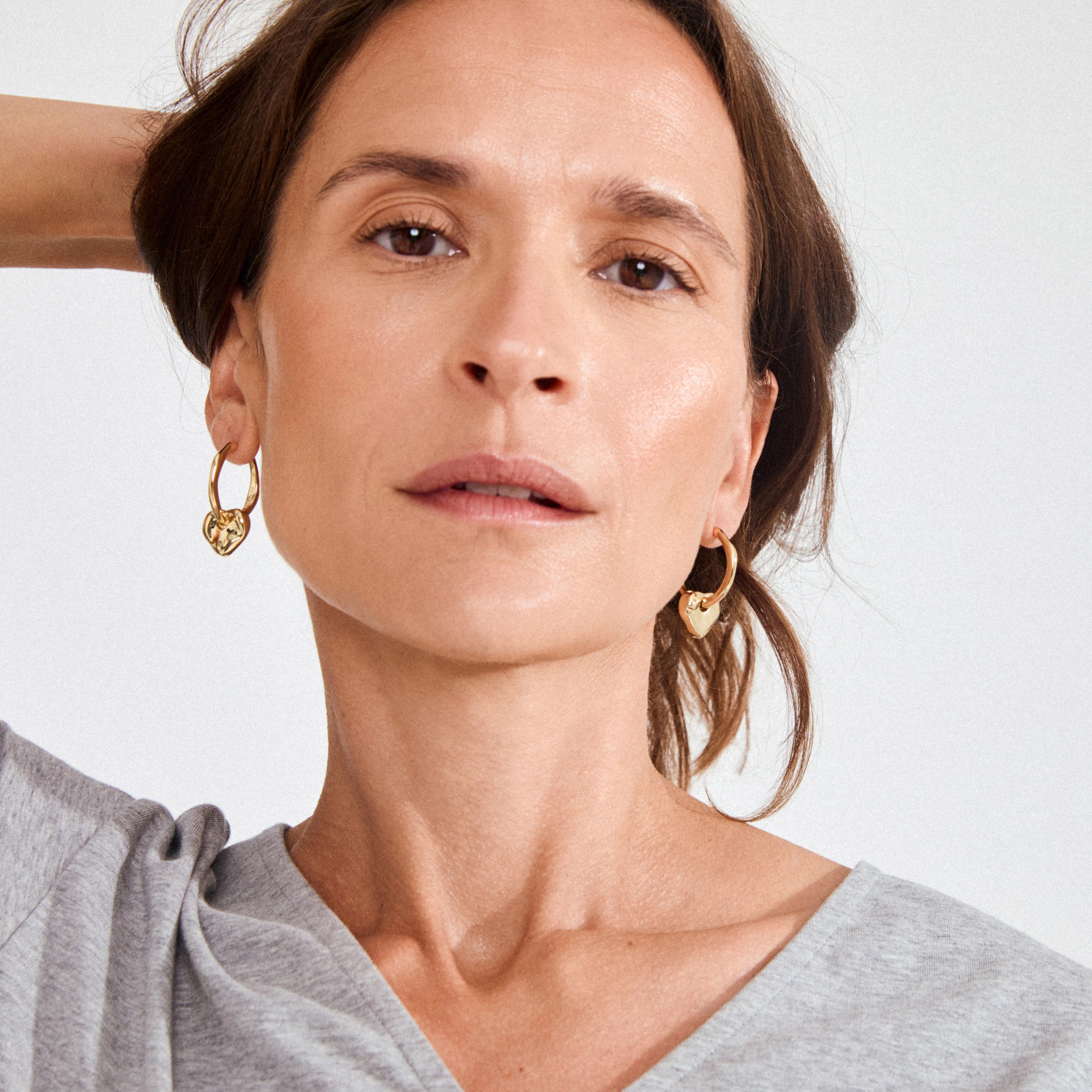 womens fashion jewelry, gold plated jewelry, everyday hoop earrings, modern heart earrings, cute gold earrings