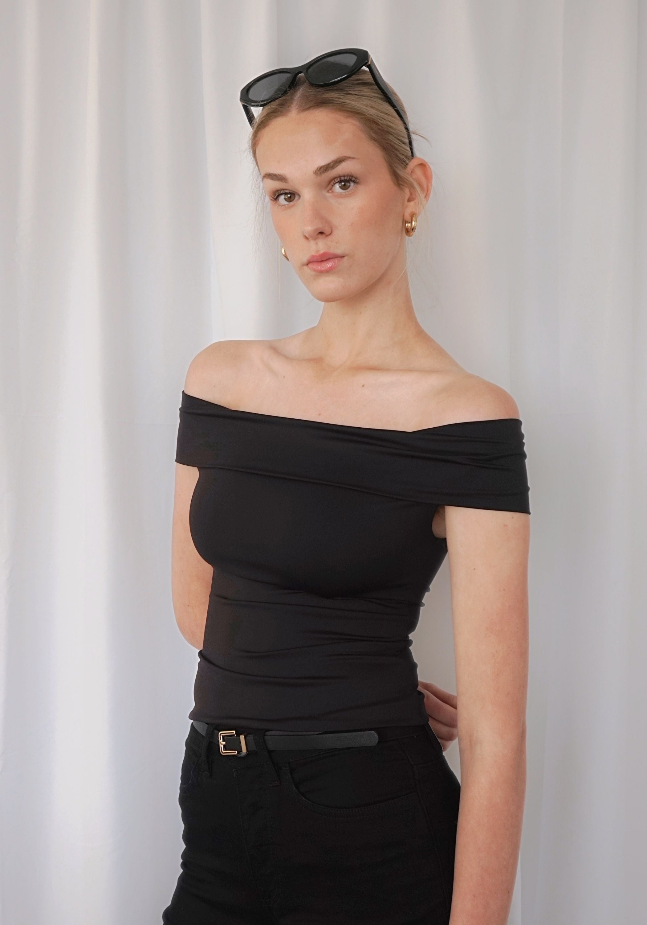 SCULPT OFF SHOULDER TOP