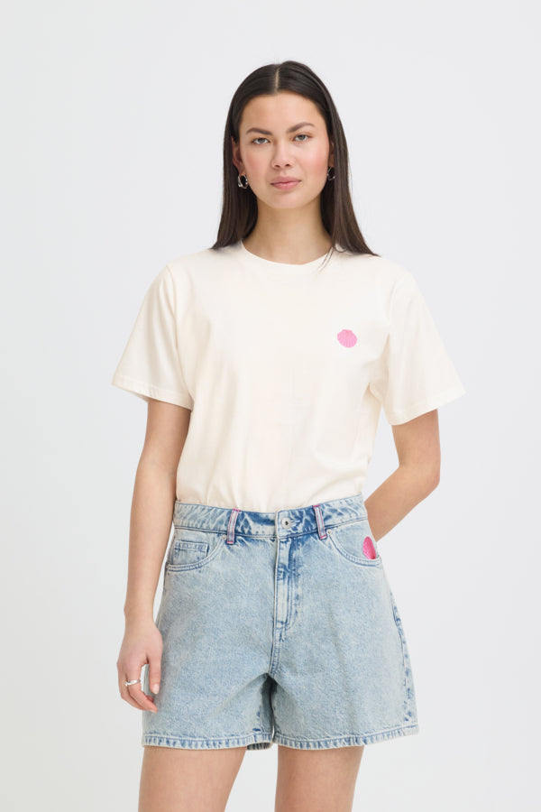 neutral graphic tee, lightweight summer tee, aesthetic beach shirt, casual coastal fashion
