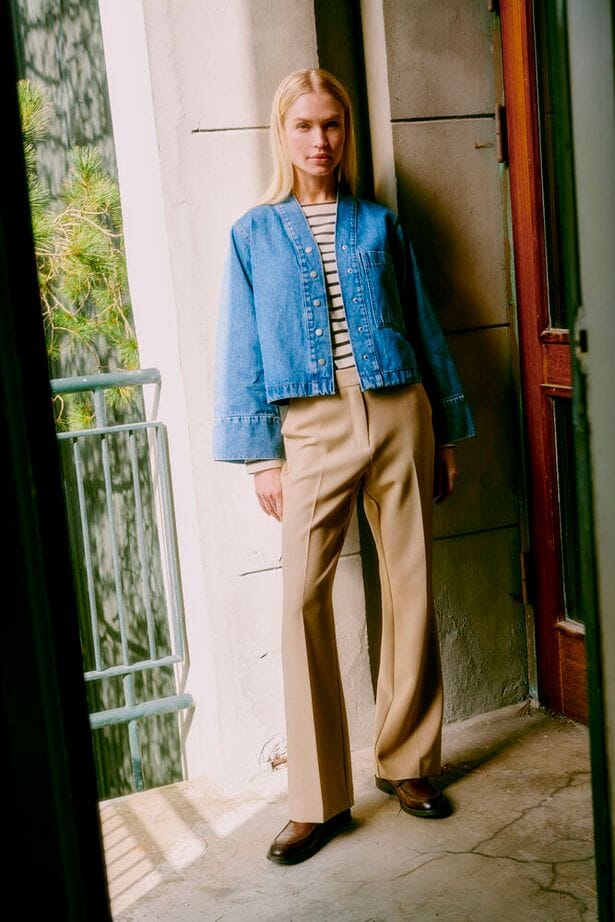 casual stripe top women, layering stripe top, modern wardrobe staple top