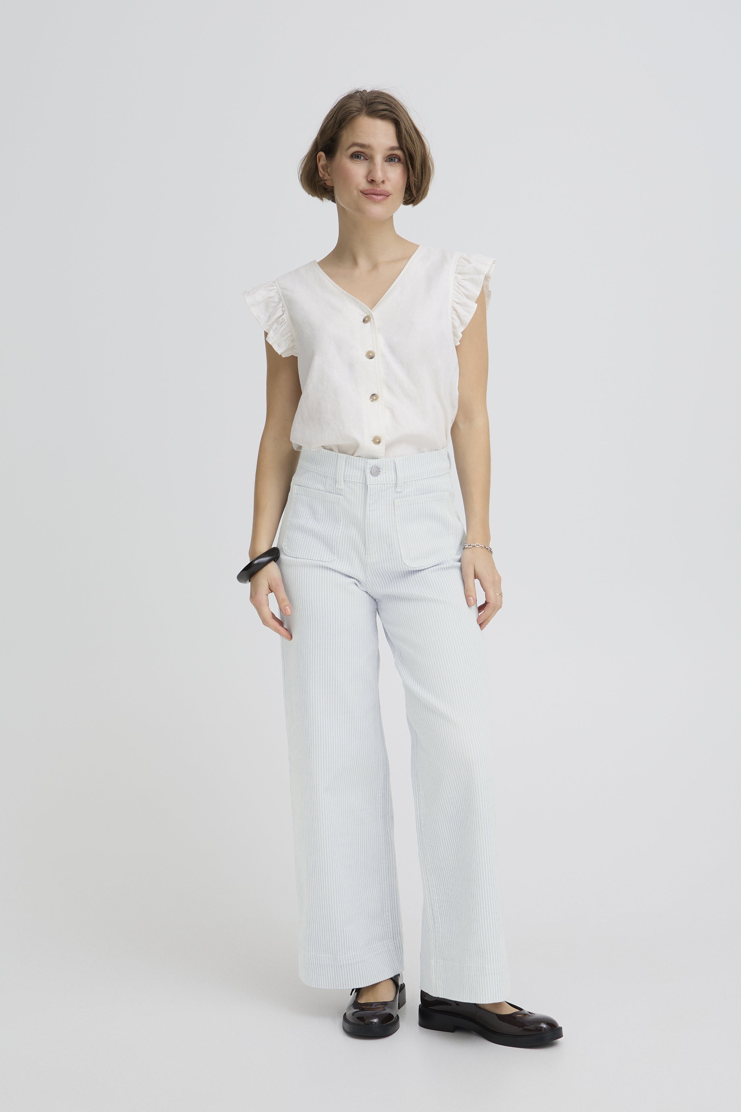 women’s striped jeans, relaxed fit wide leg pants, coastal style denim, pinstripe summer pants, high rise wide leg jeans