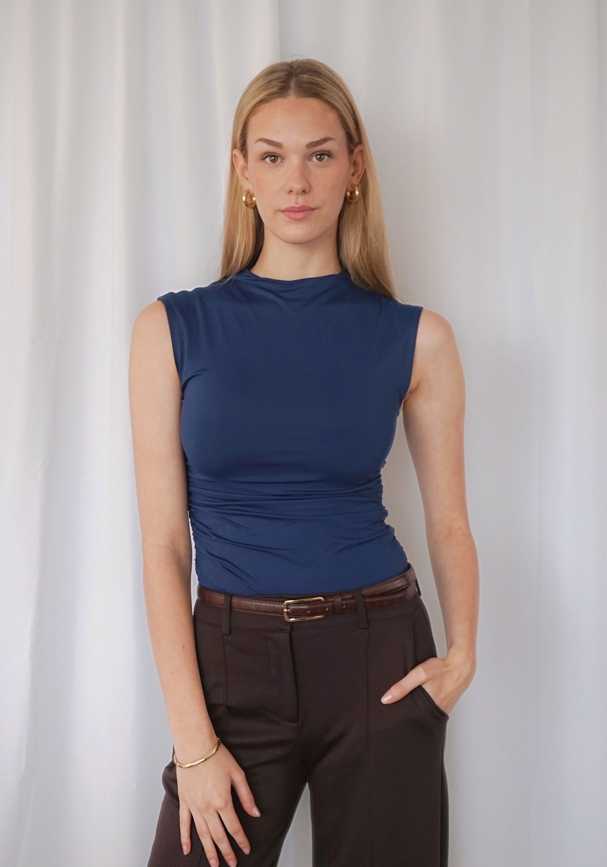 CONTOUR FUNNEL NECK TOP- NAVY