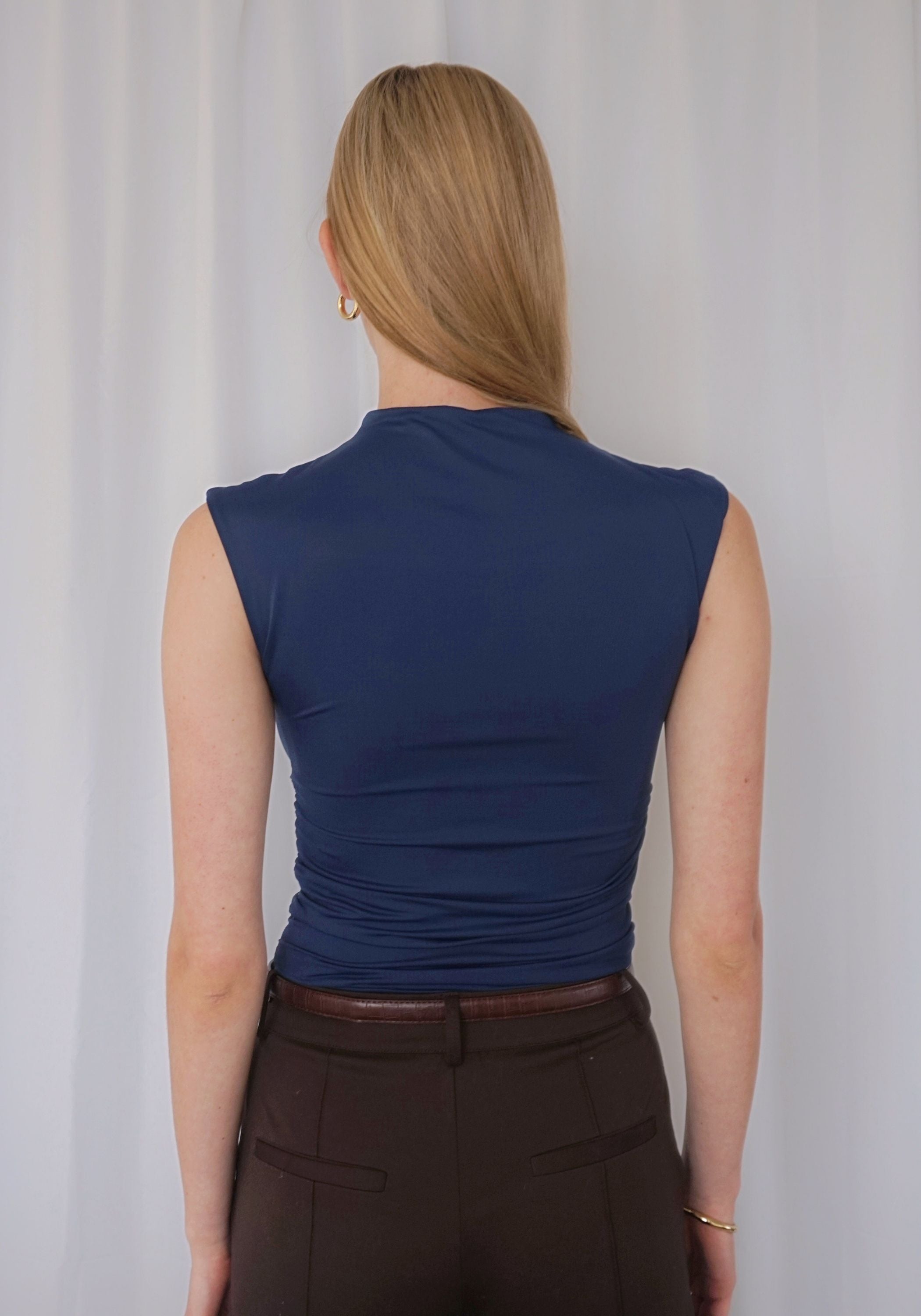 CONTOUR FUNNEL NECK TOP- NAVY