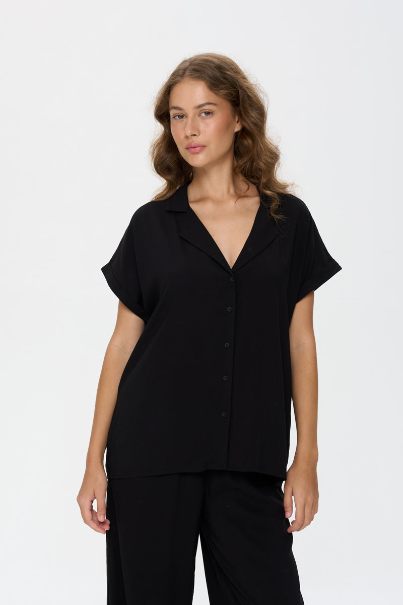 polished casual style, women’s workwear top, relaxed summer fashion, capsule wardrobe clothing