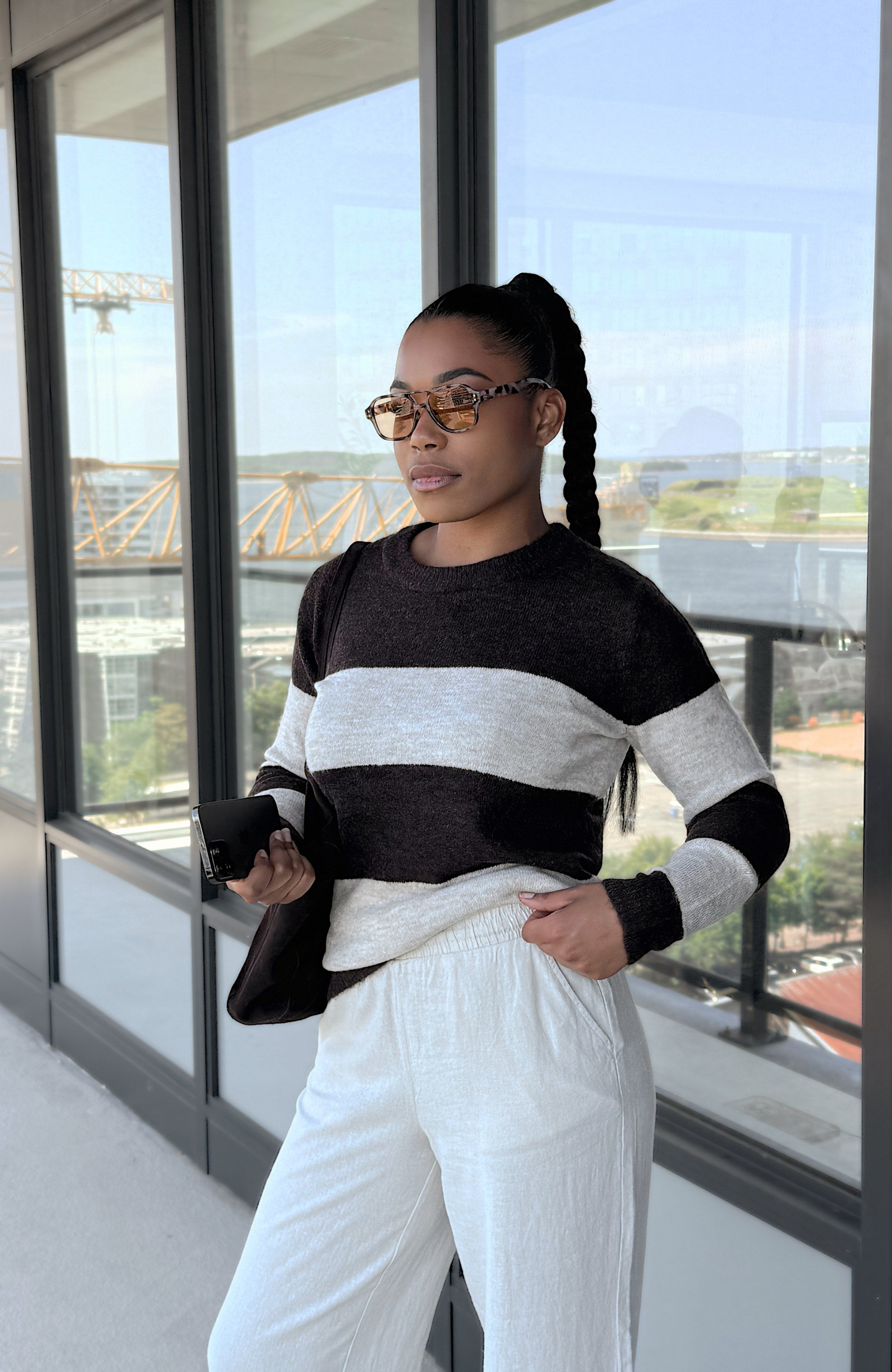 LIGHT KNIT STRIPE SWEATER (BROWN)