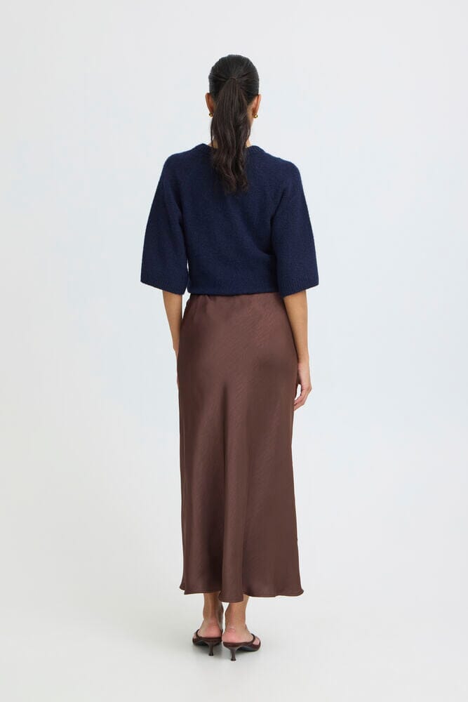 women’s brown skirt outfit, minimalist midi skirt