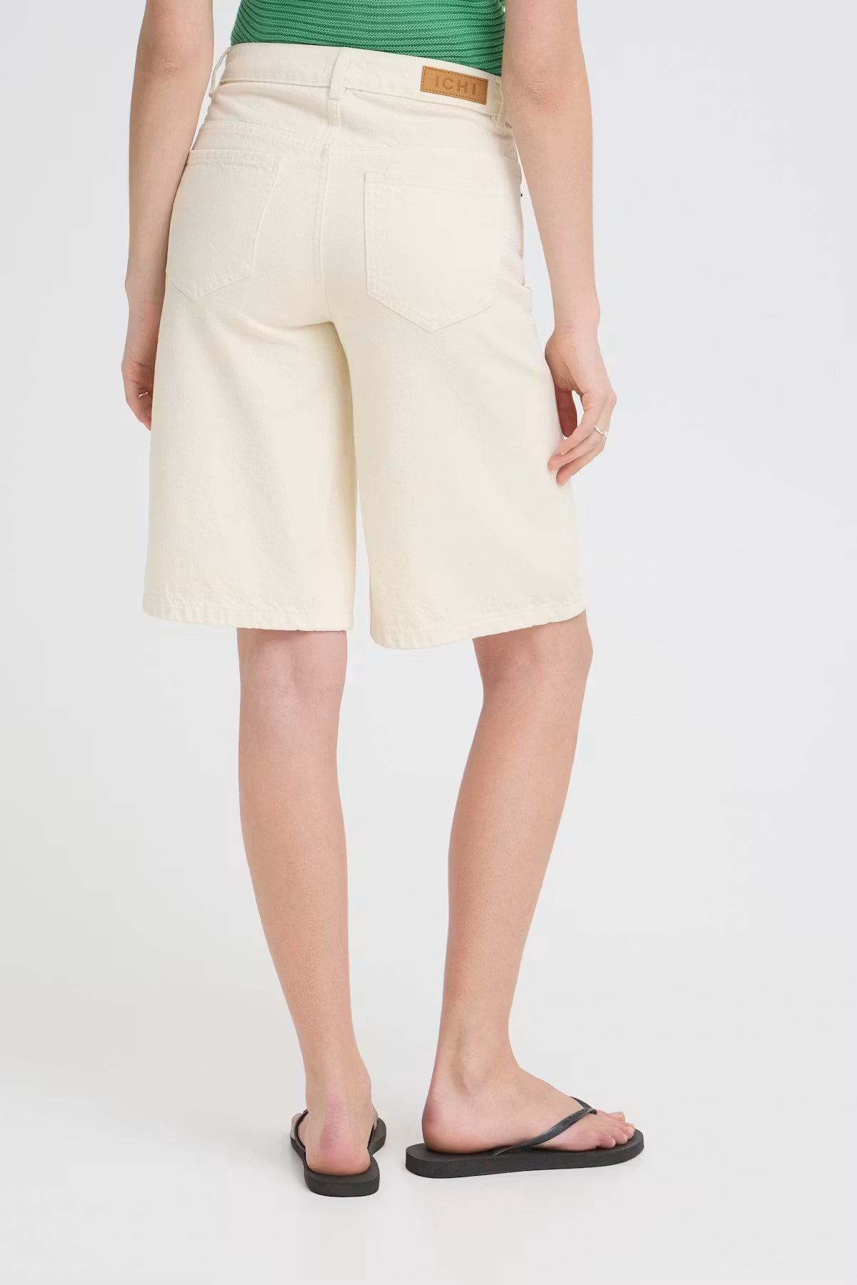 casual chic summer outfit, longer length shorts women, trendy bermuda shorts, ivory casual shorts, relaxed denim shorts women
