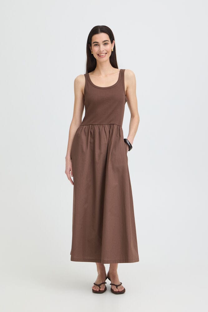 effortless style dress, brown day dress outfit, classic midi dress women, lightweight tank dress, modern midi dress brown, easy wear dress women