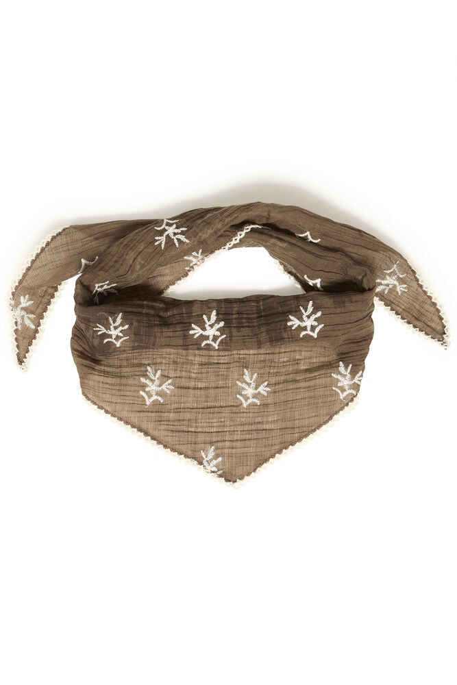 B.Young brown scarf
