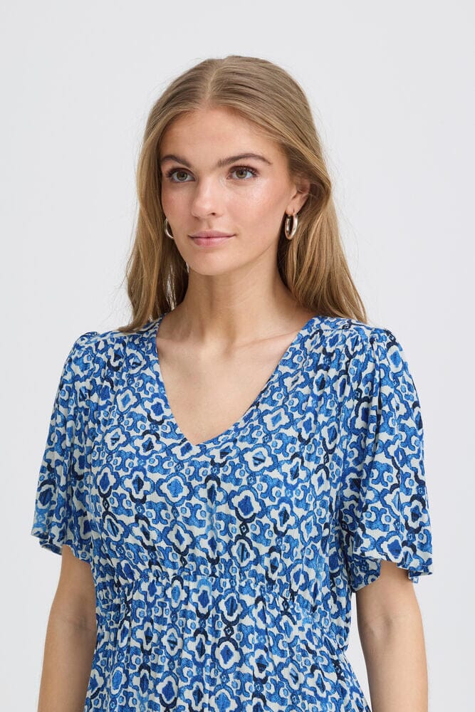 casual chic dress, travel friendly dress, airy summer dress, effortless outfit dress, blue pattern dress