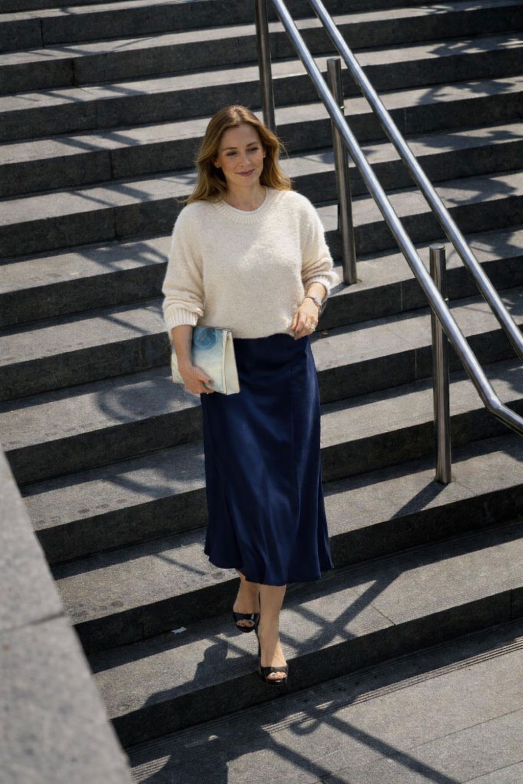 NAVY SILKY MIDI SKIRT