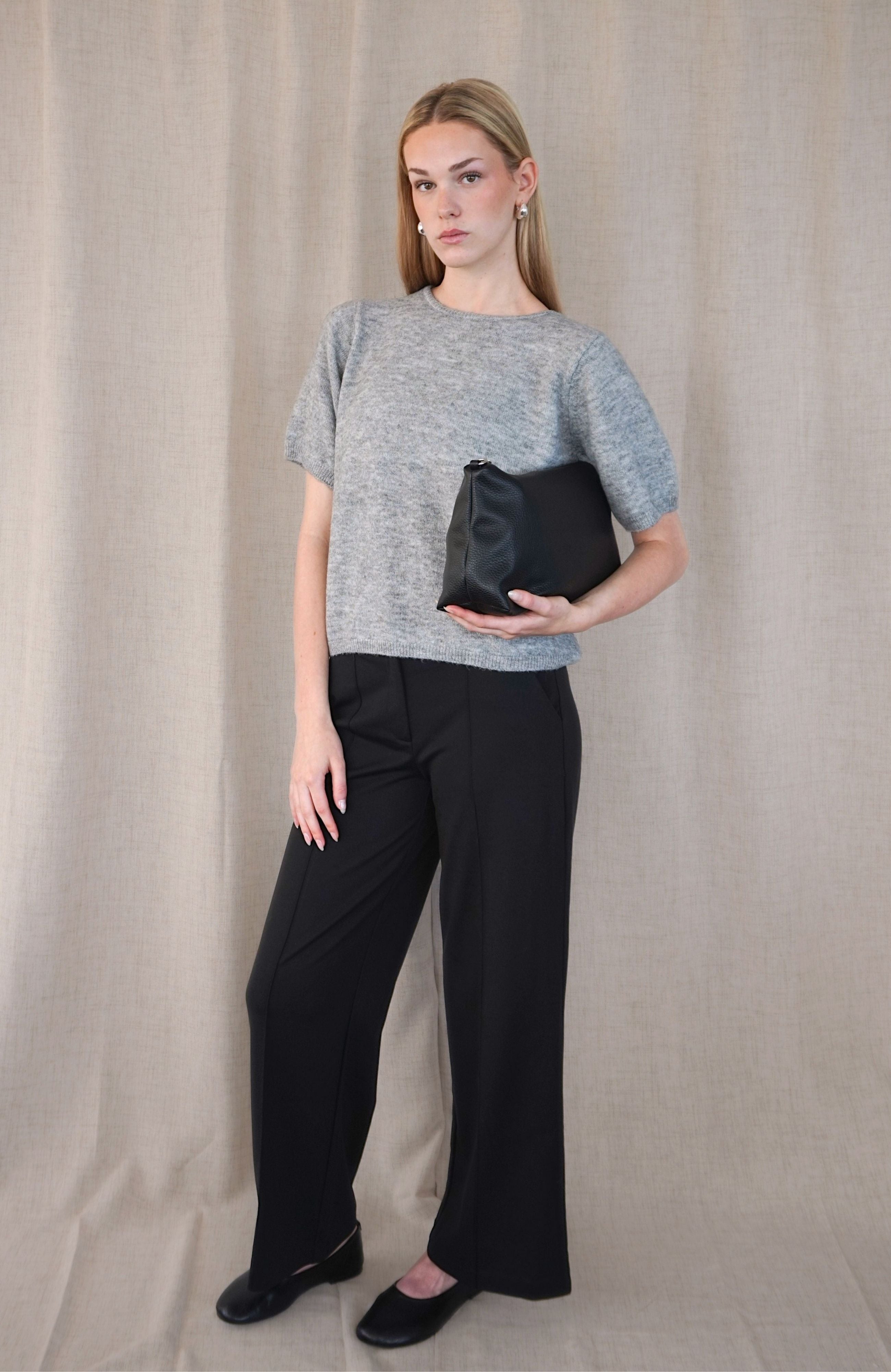 BACK BUTTON KNIT TEE (GREY)