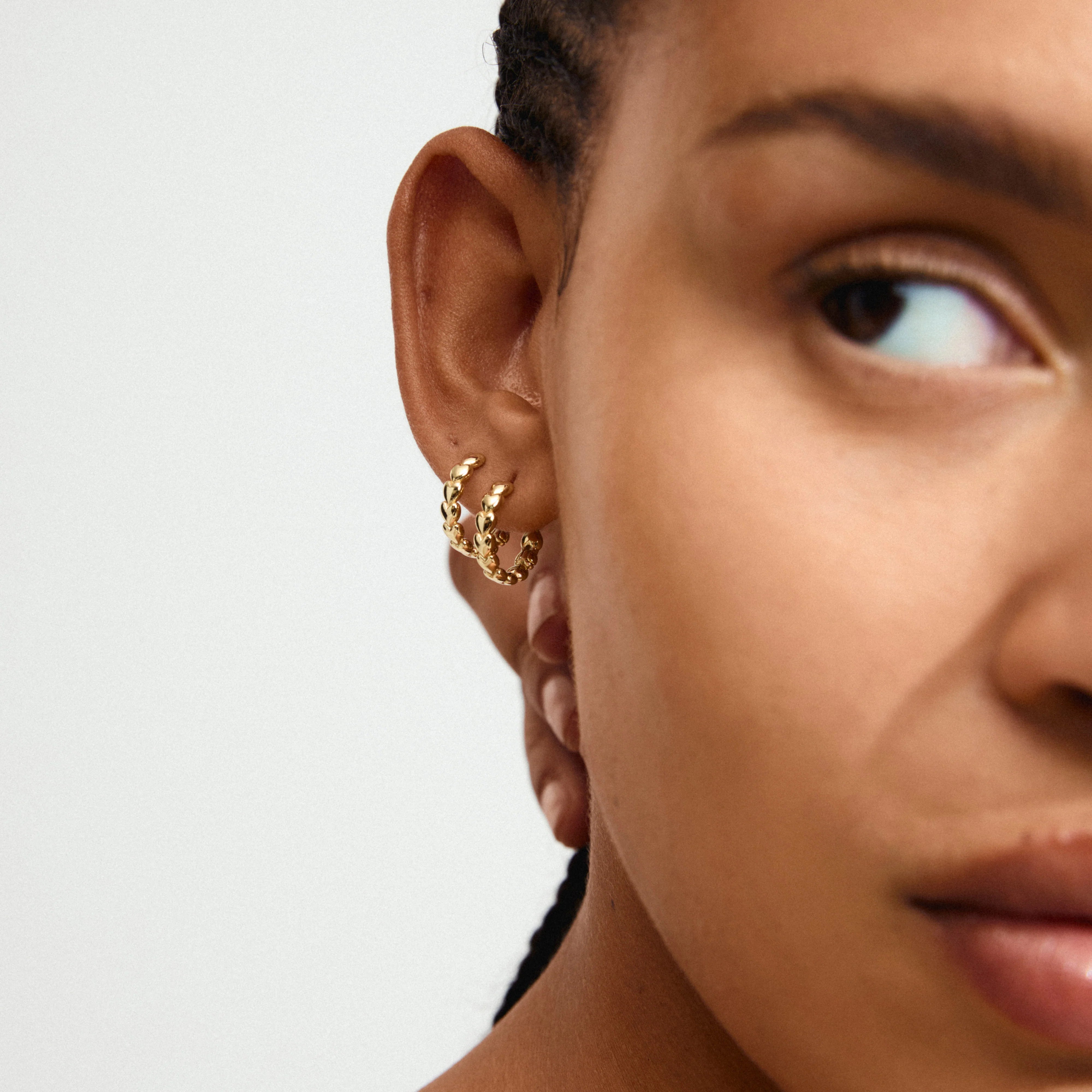 textured gold heart hoops, fashion gold hoop earrings for women, gold plated linked heart earrings
