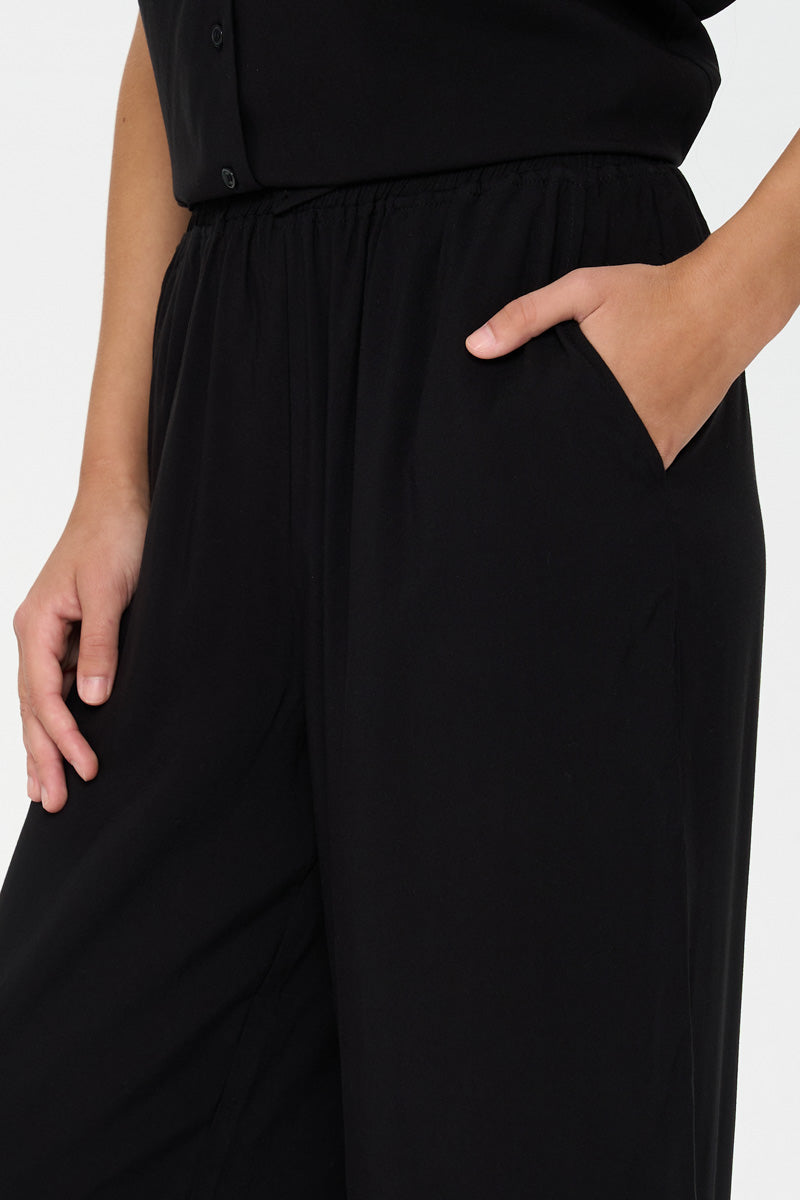 flowy black trousers, versatile women’s pants