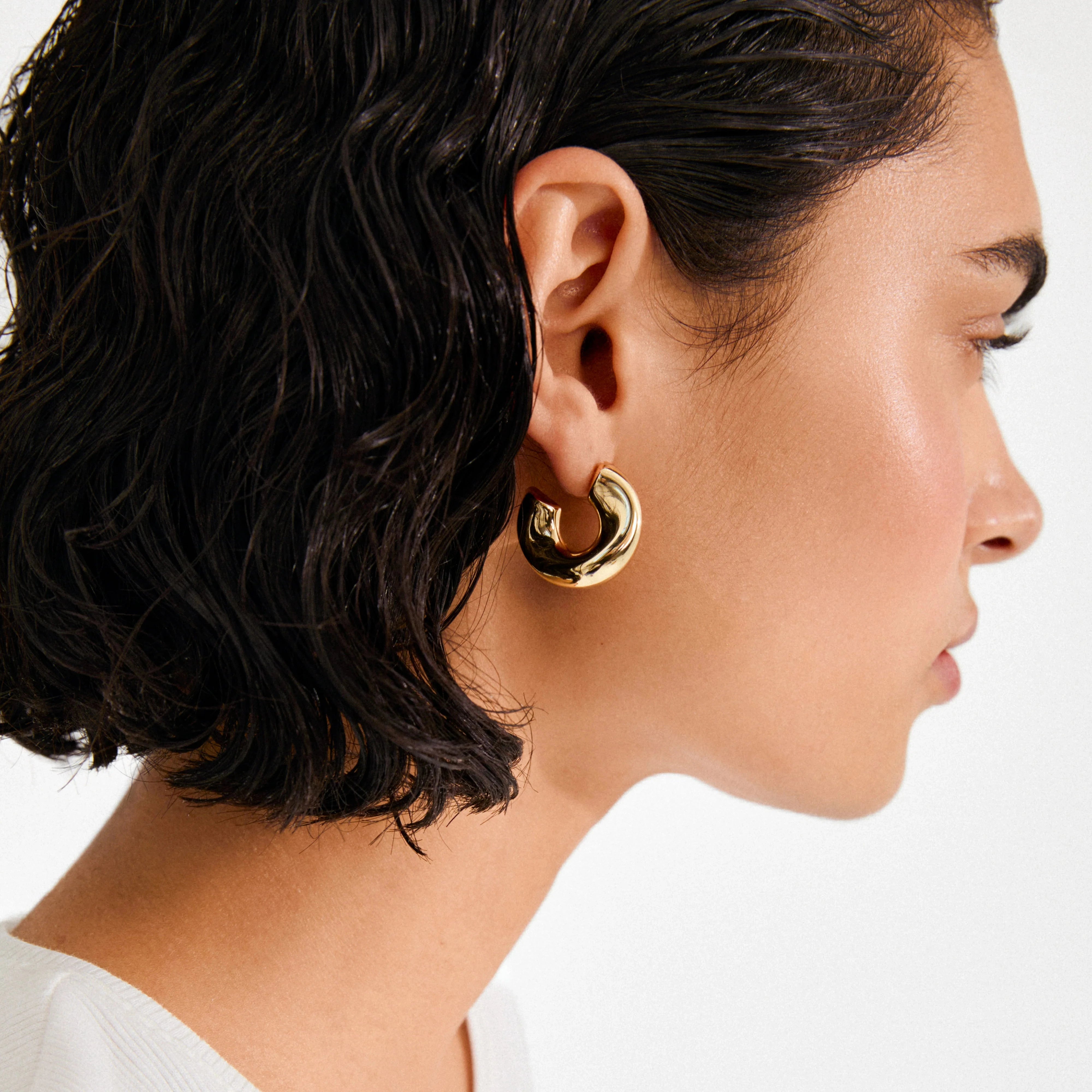 bold gold hoops, women gold jewelry, classic gold hoop earrings, statement hoop earrings, rounded gold hoops, timeless gold earrings