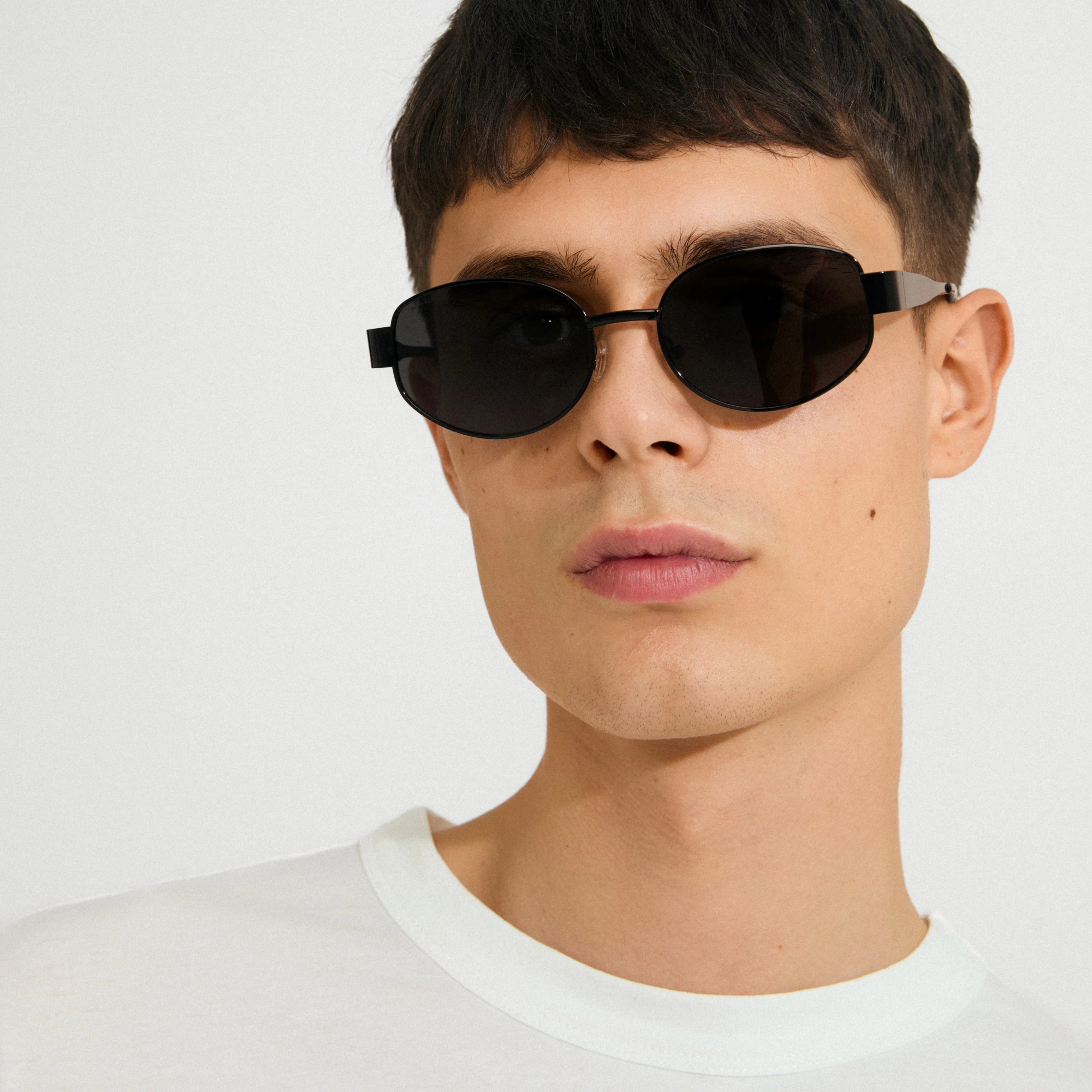 dark lens sunglasses, sleek sunglasses style