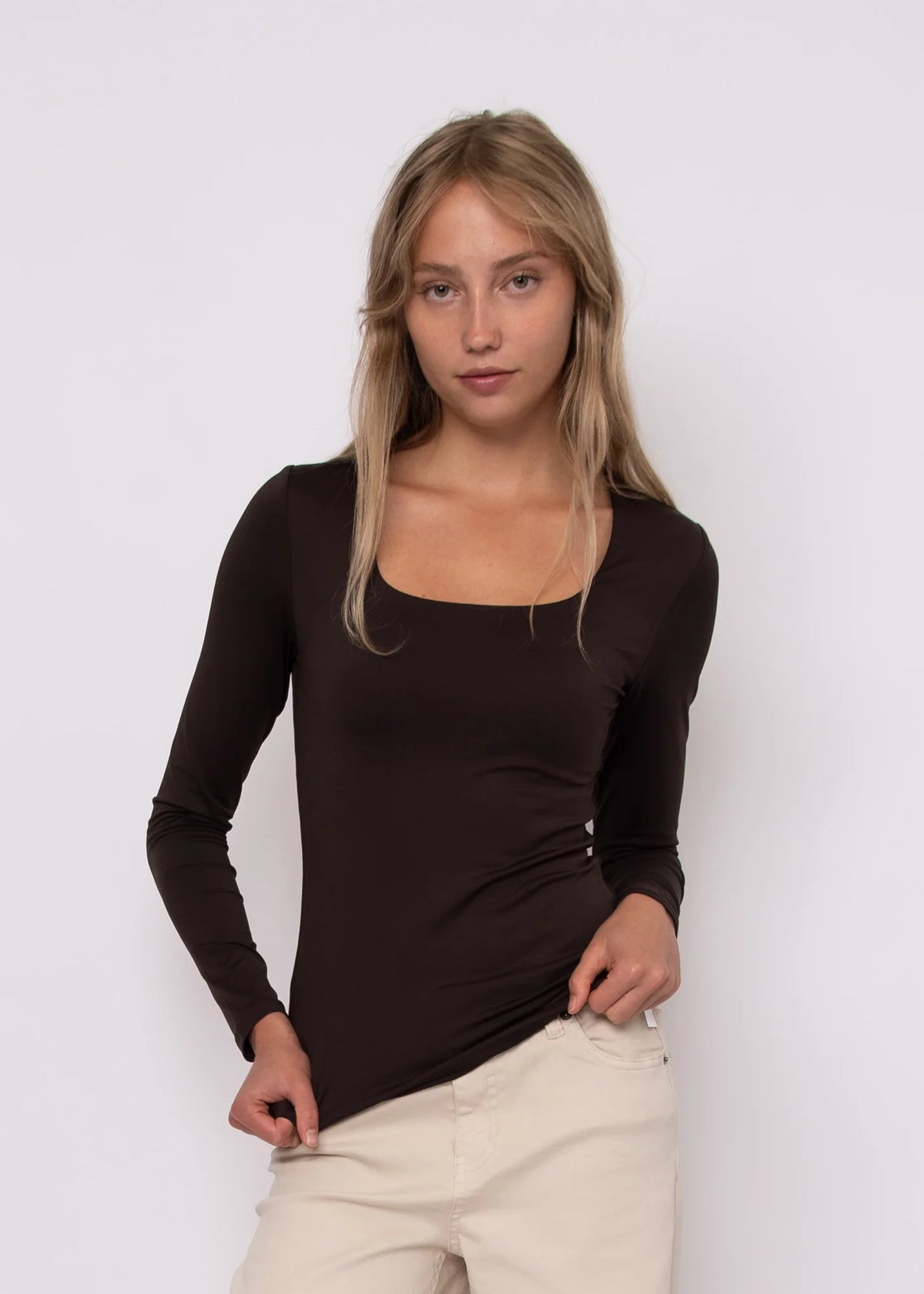SCULPT SCOOP NECK LONG SLEEVE- BROWN