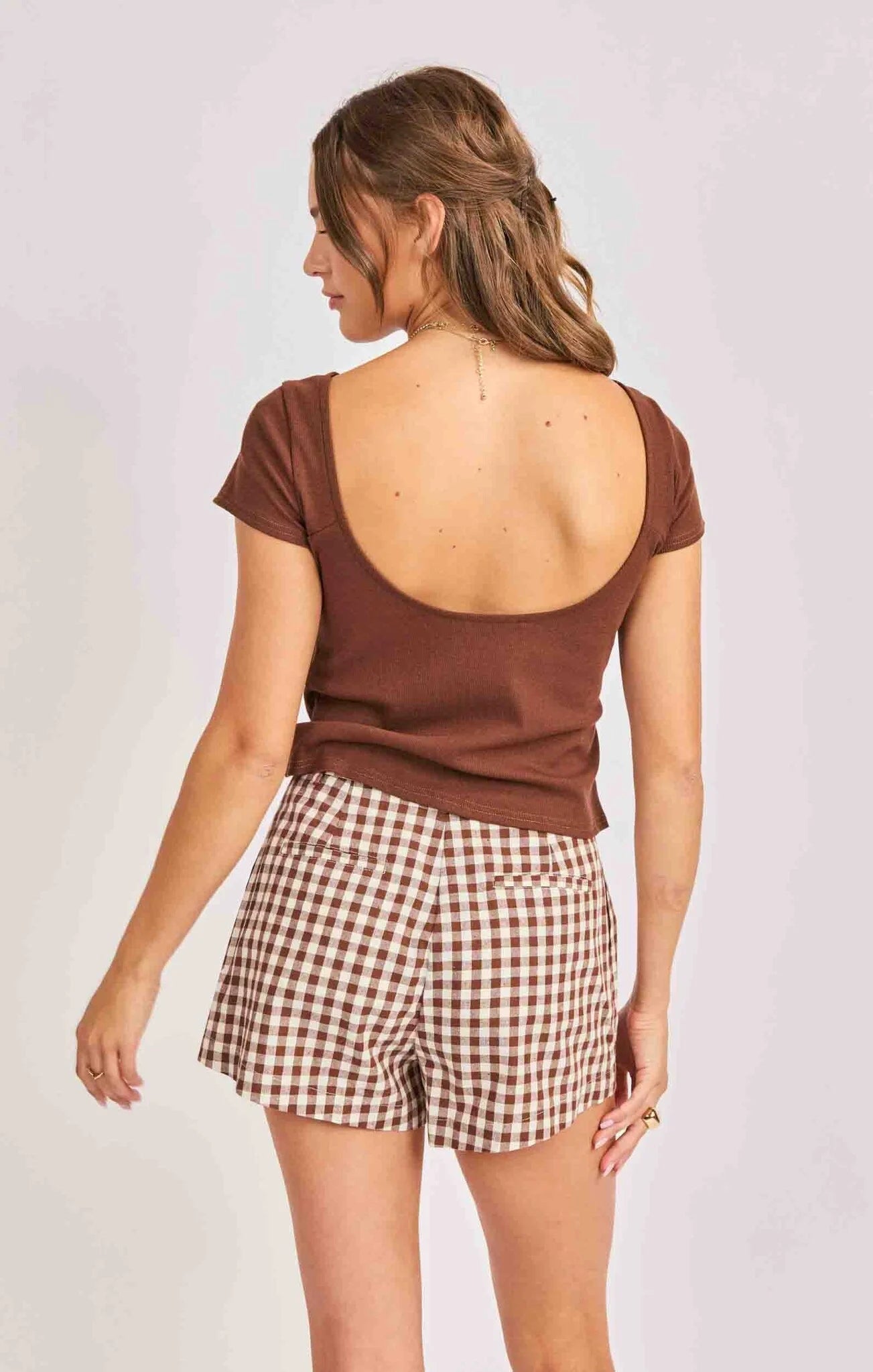 women's weekend outfit, minimalist fashion women, everyday wardrobe essentials, brown knit top women