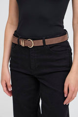 brown belt, ichi, Bella Brown Belt with gold double-ring buckle for jeans and trousers, Faux suede brown belt styled with classic denim outfit, Women’s brown belt with gold hardware perfect for everyday wear, Versatile Bella Brown Belt for chic and casual looks
