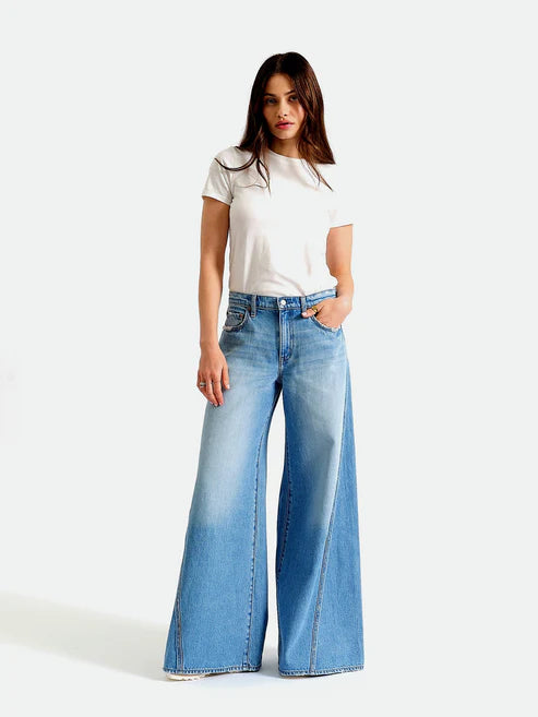 high waisted wide jeans outfit, trendy wide leg denim 2026, oversized denim silhouette, casual chic wide jeans, denim on denim outfit women
