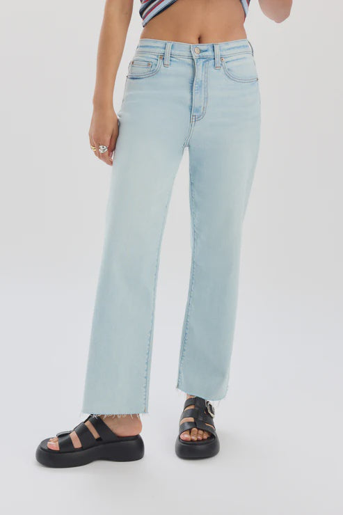 high rise wide leg jeans, light wash wide leg jeans, women’s wide leg denim, relaxed fit jeans women