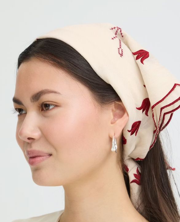 DELICATE FLORAL EMBROIDERED SCARF