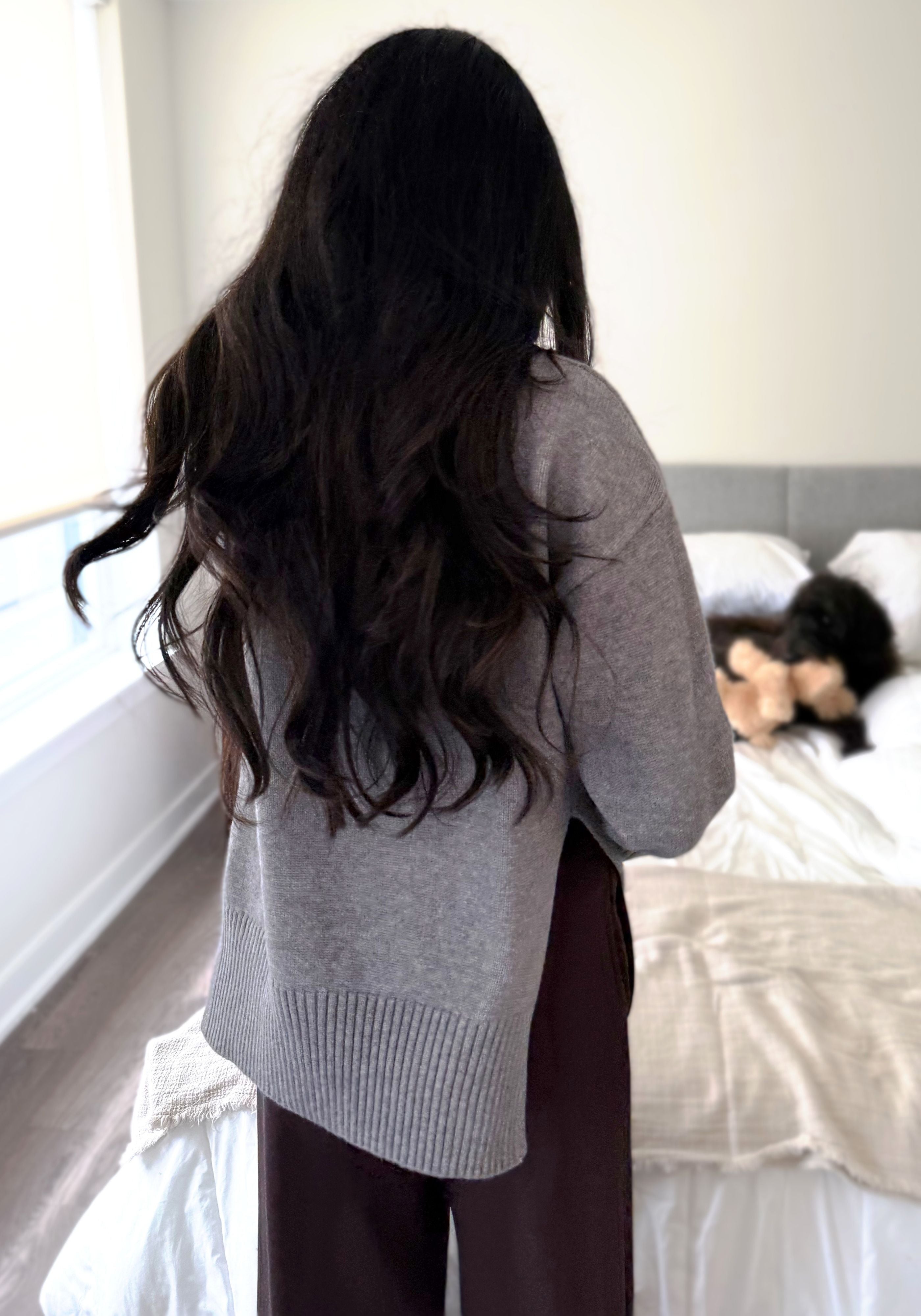 SOFT VNECK SWEATER (GREY)
