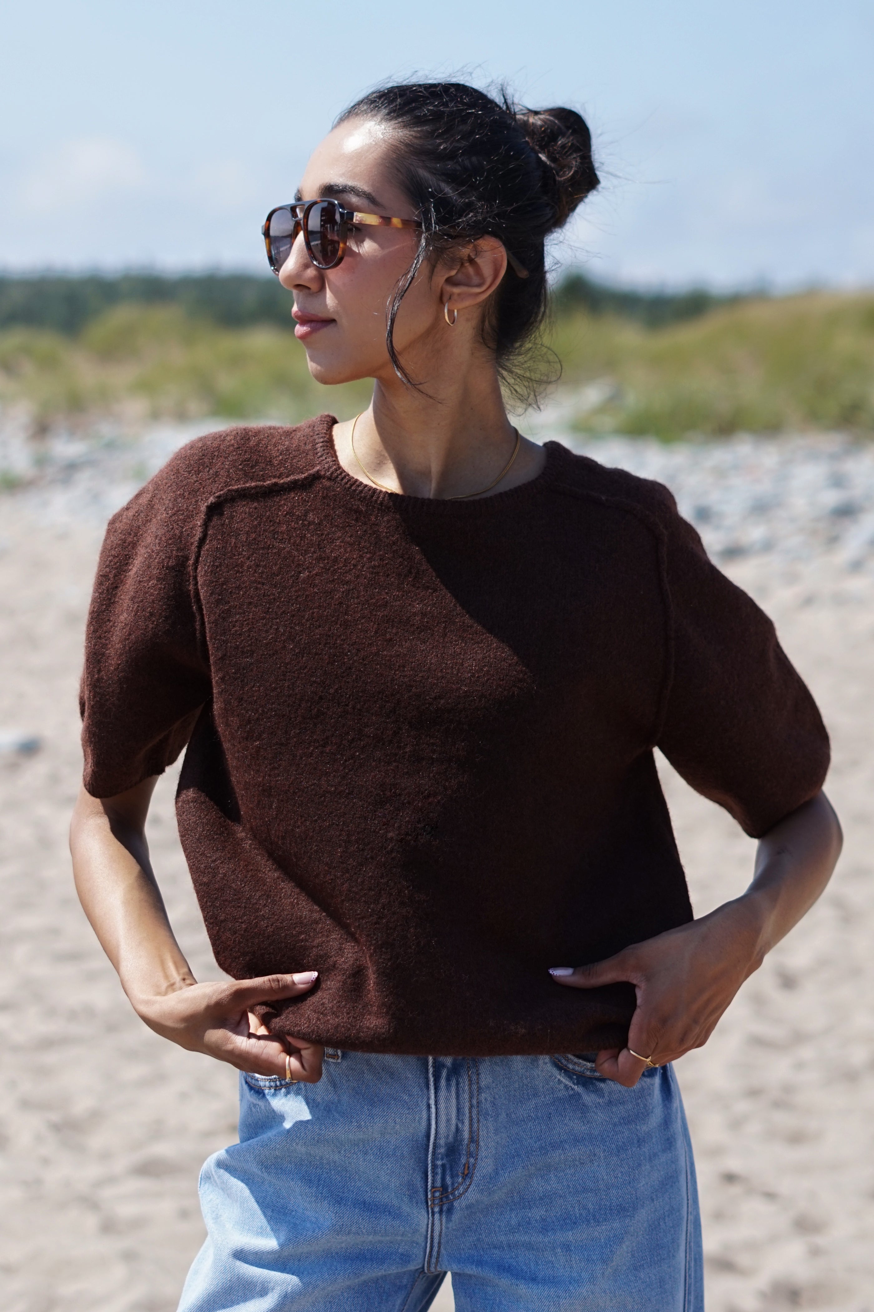 BROWN SWEATER TEE