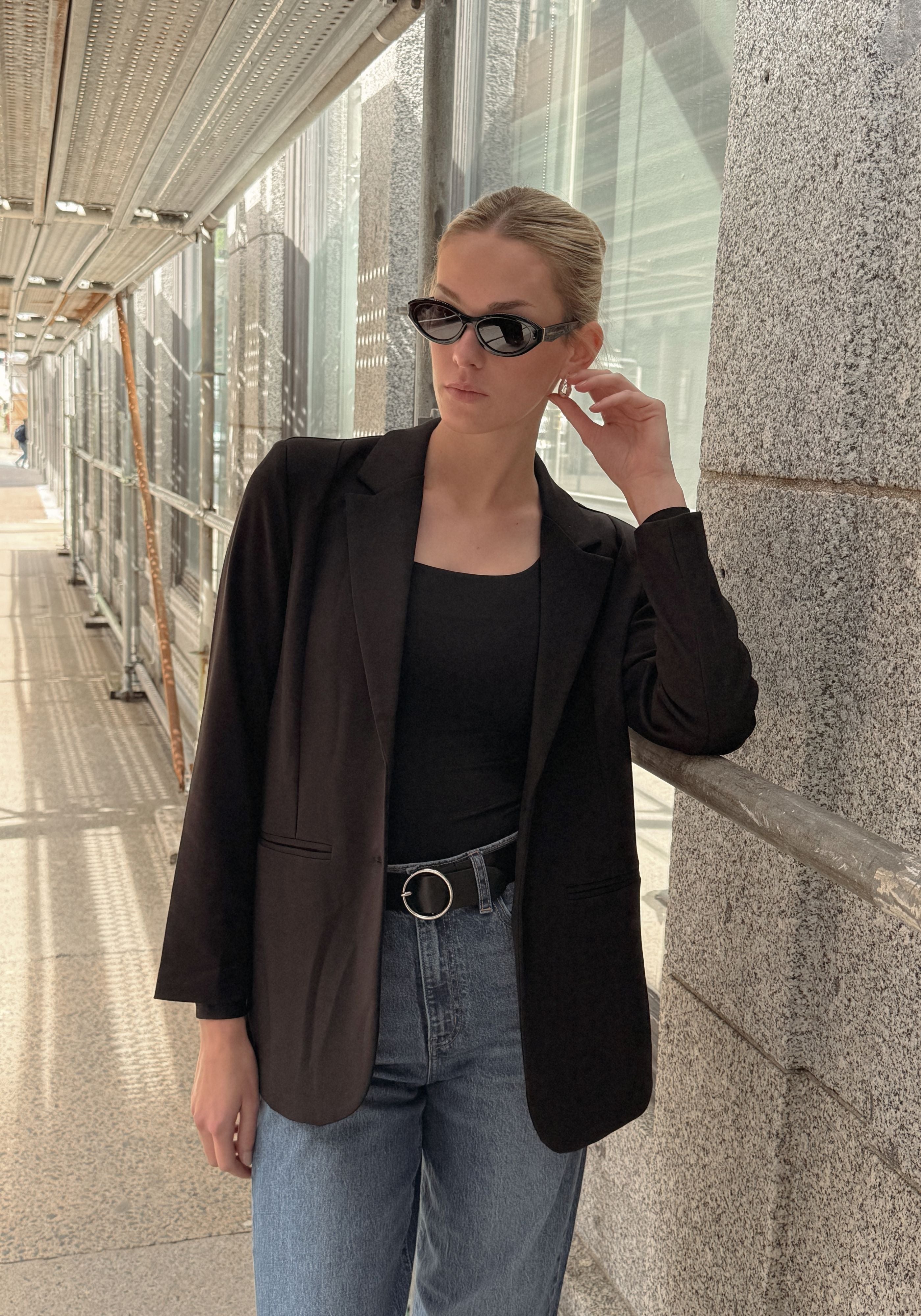 SCULPT SCOOP NECK LONG SLEEVE- BLACK