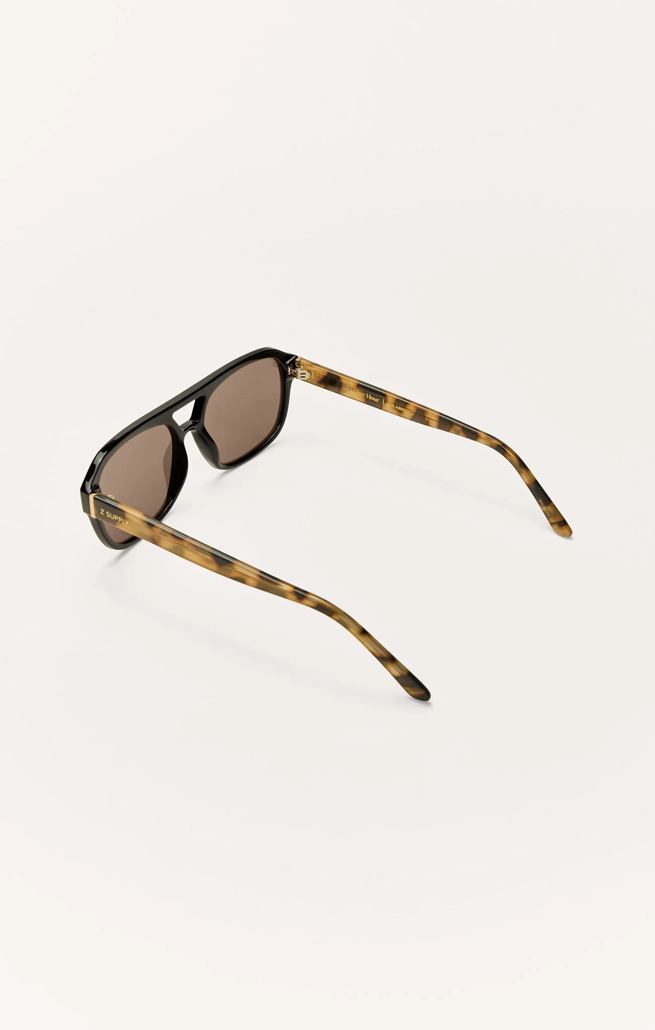 everyday sunglasses women, black frame sunglasses, stylish women’s eyewear, trendy summer accessories, neutral sunglasses women