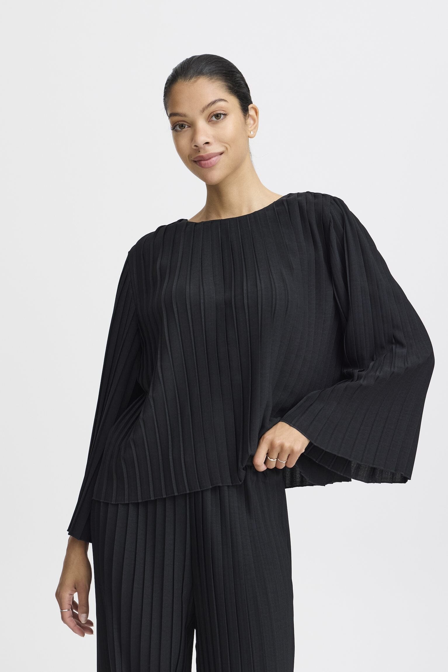 BLACK PLEATED BLOUSE Top B YOUNG 