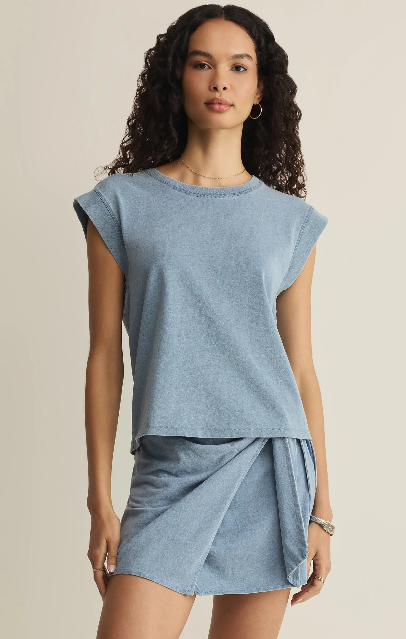 zsupply, cotton jersey tee, structured shoulder t shirt women, muscle tee women, cotton basic tee women, modern t shirt outfit, everyday essential  tee