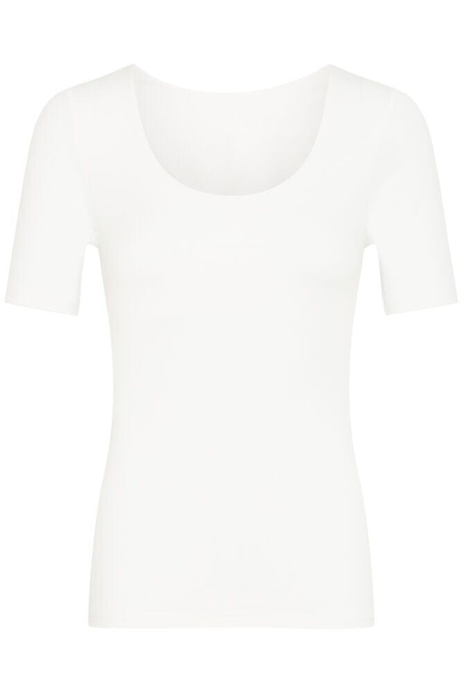 white fitted scoop neck tee women, white scoop neck t shirt women, fitted white basic tee women, elevated white t shirt women, minimalist white tee women outfit, everyday fitted white t shirt women, white short sleeve fitted top women, layering white t shirt women outfit, classic white fitted tee women