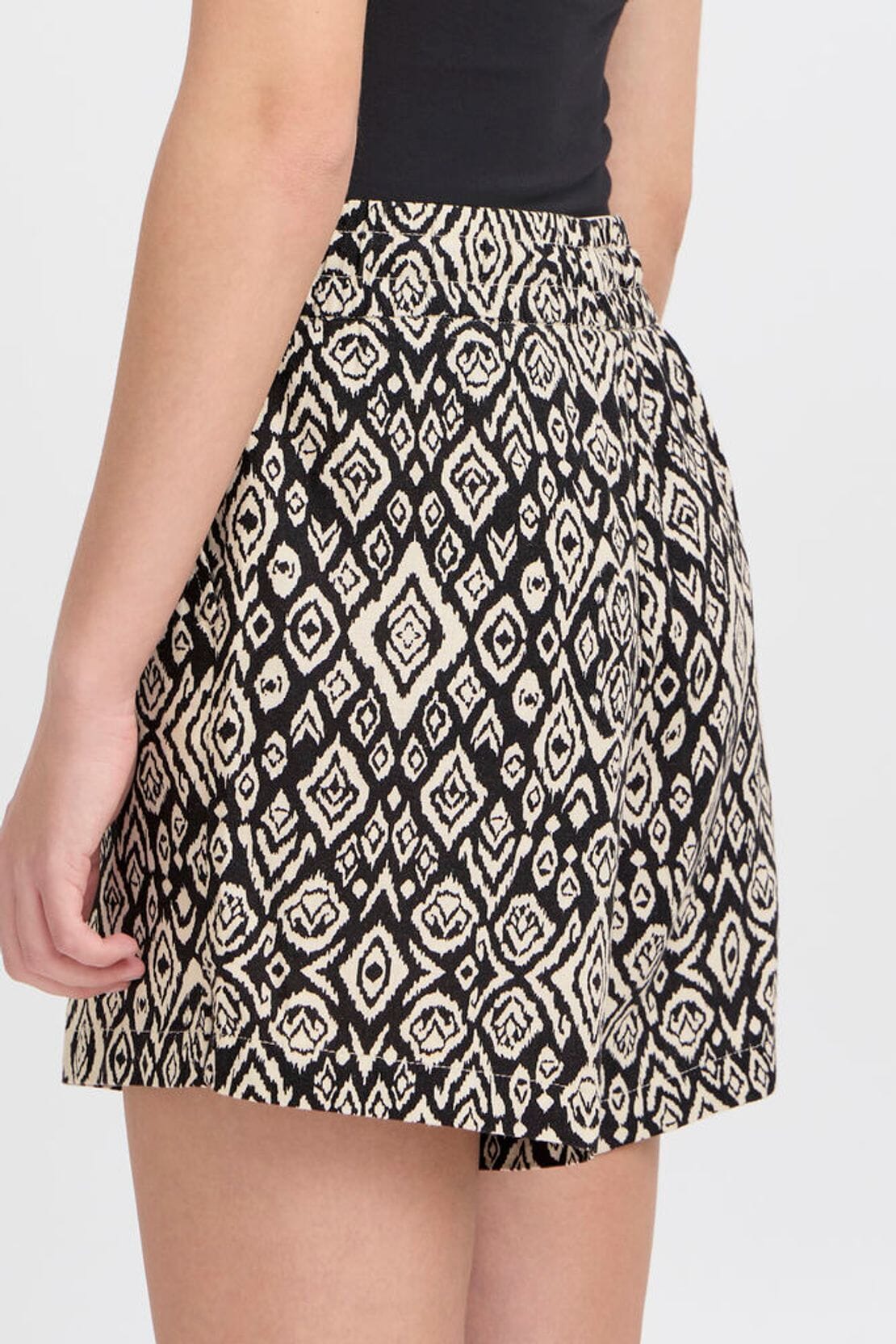 BLACK DIAMOND LINEN SHORTS short ICHI 