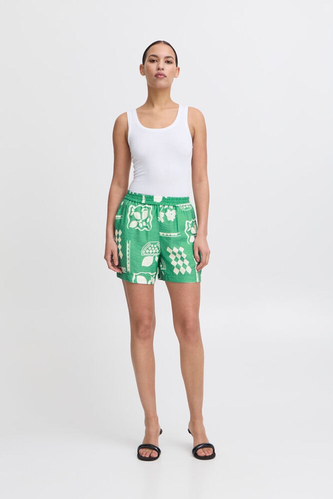 casual vacation outfit, summer green shorts