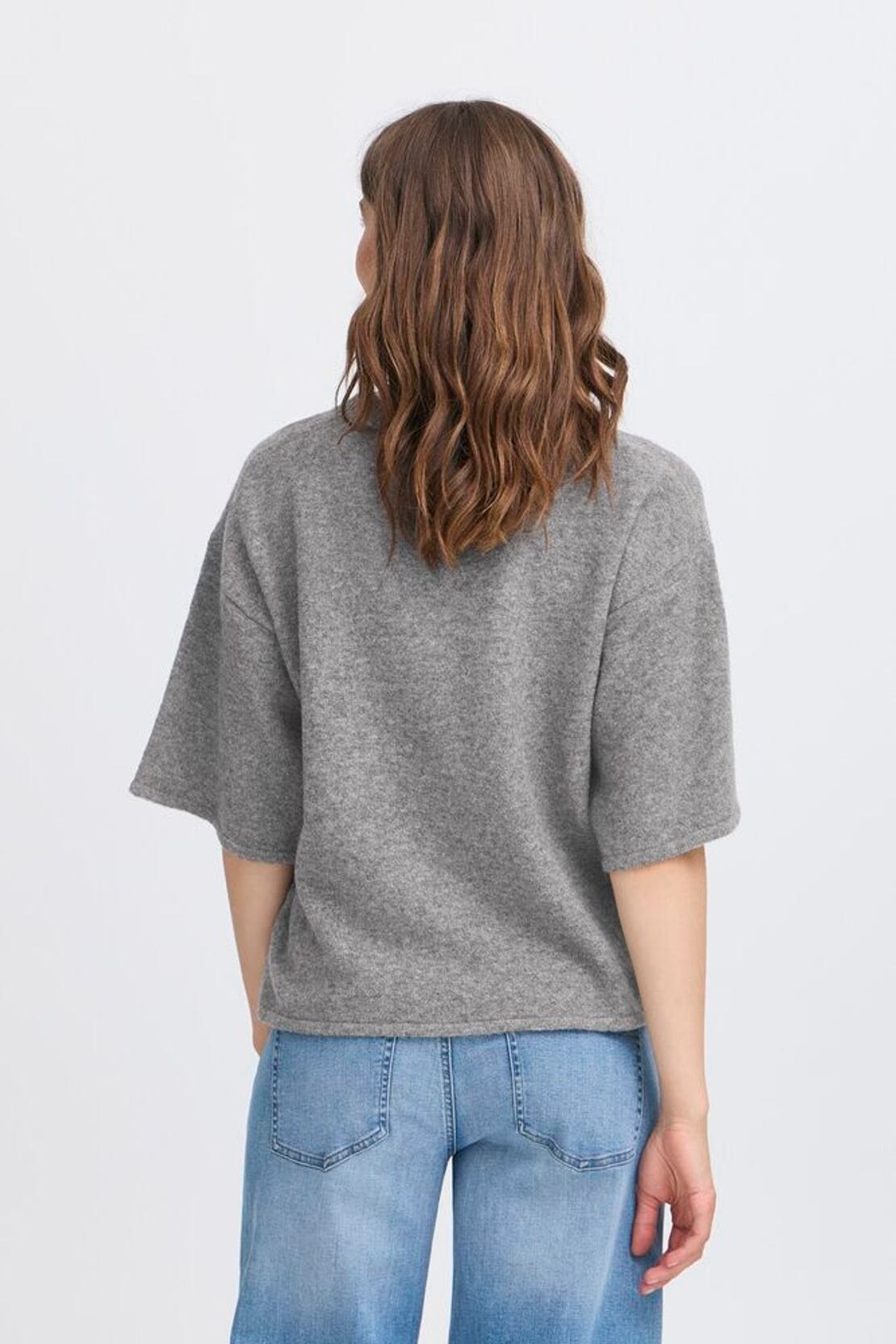 relaxed fit grey pullover outfit