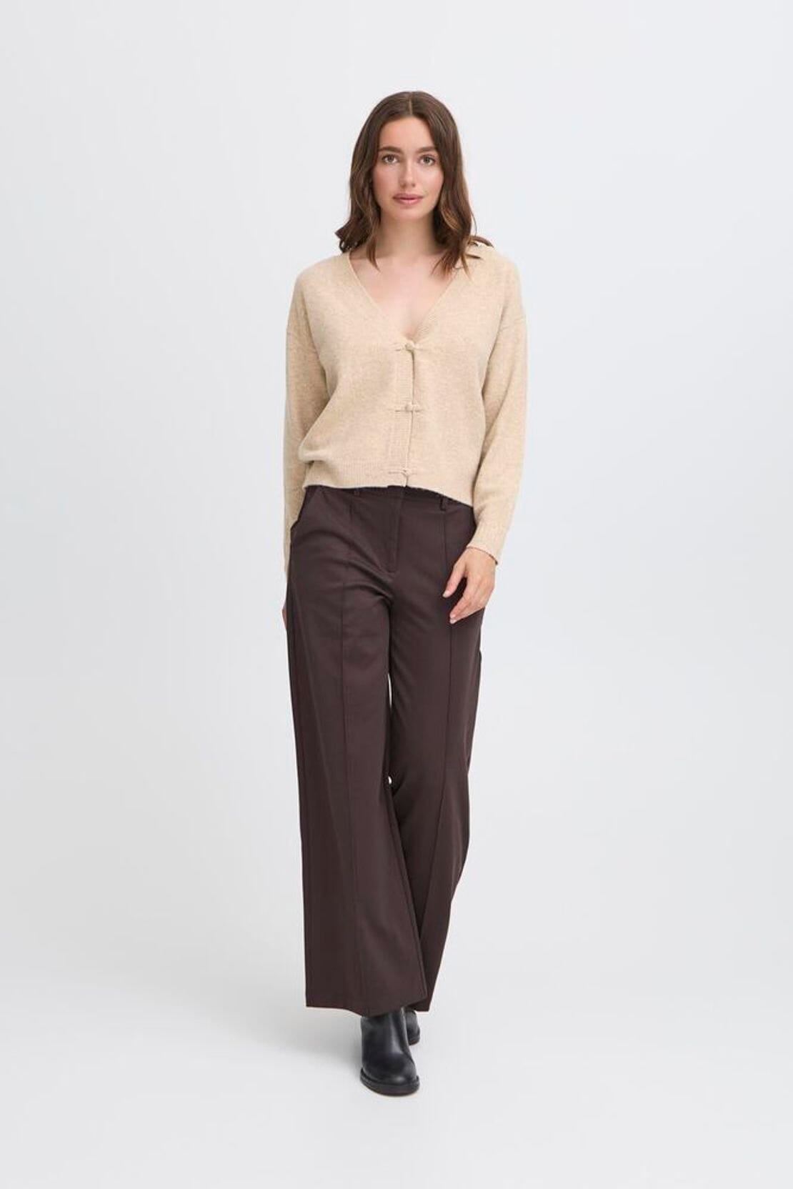 tie front beige cardigan outfit