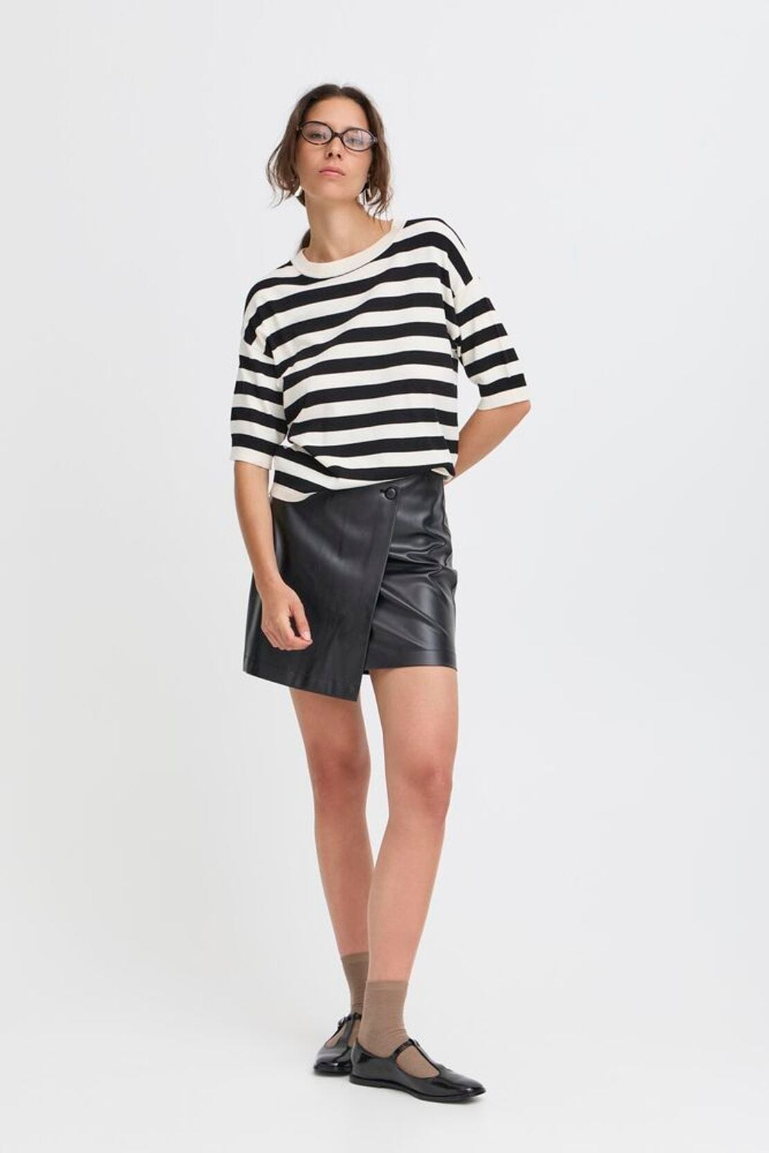 mini wrap skirt outfit idea