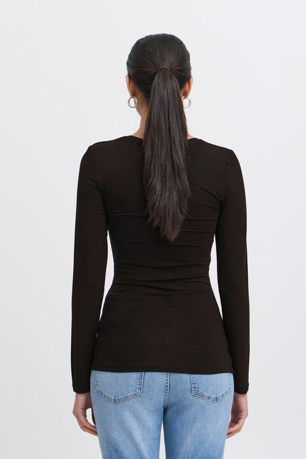 women’s black scoop neck tee