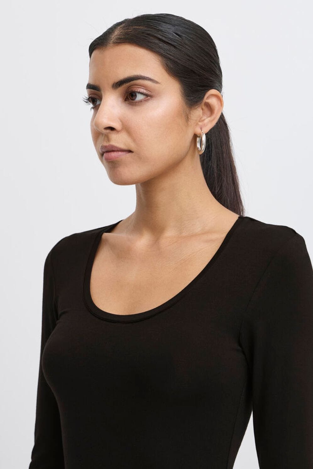 black long sleeve scoop neck top