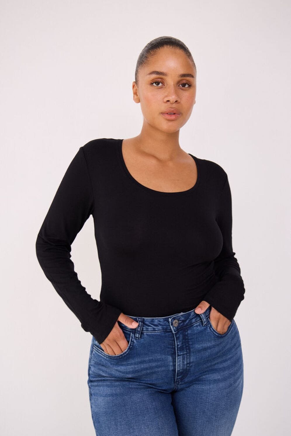 women’s black scoop neck tee