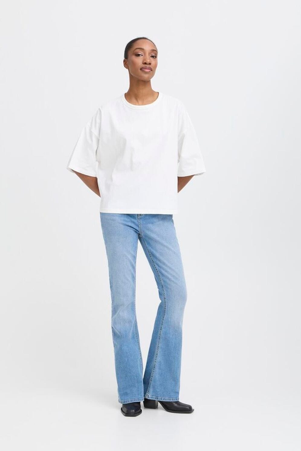 white boxy t shirt women