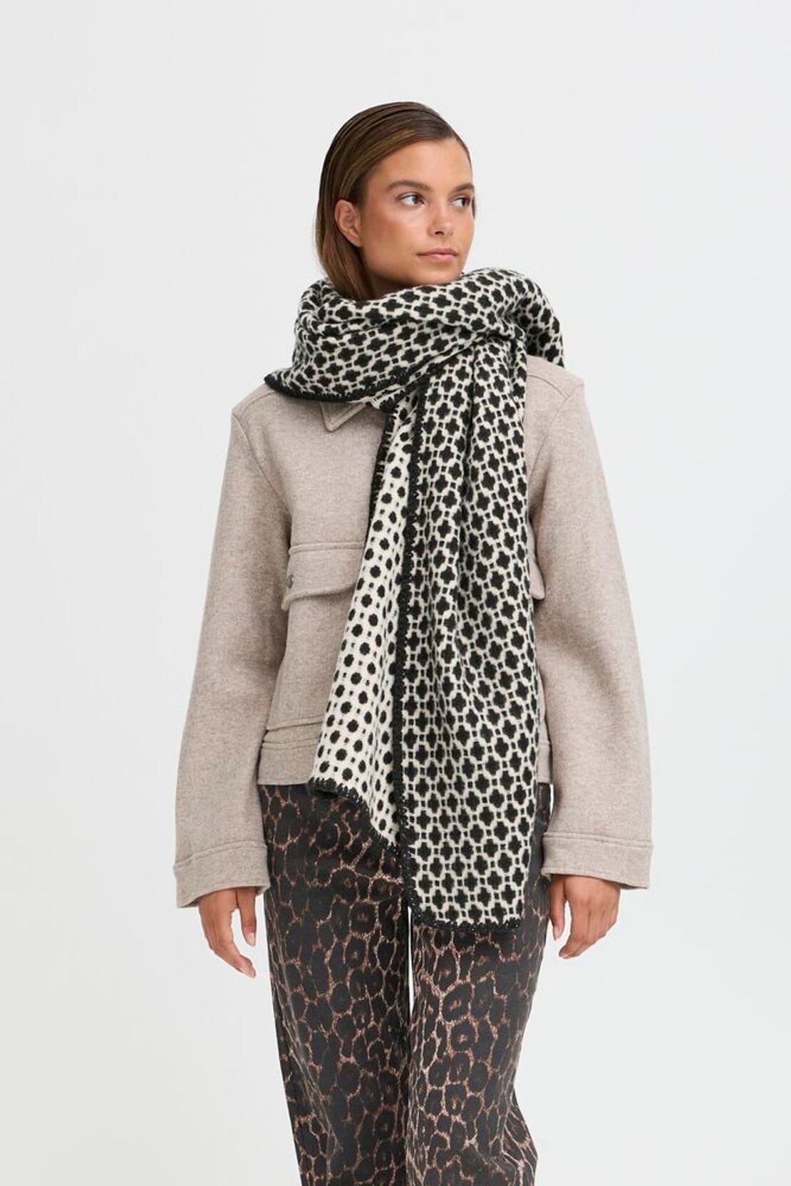 Cozy scarf with bold black and cream print, B YOUNG 