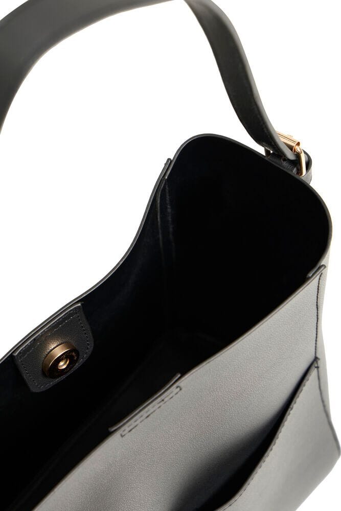 elegant black bucket style bag for everyday use, ICHI 