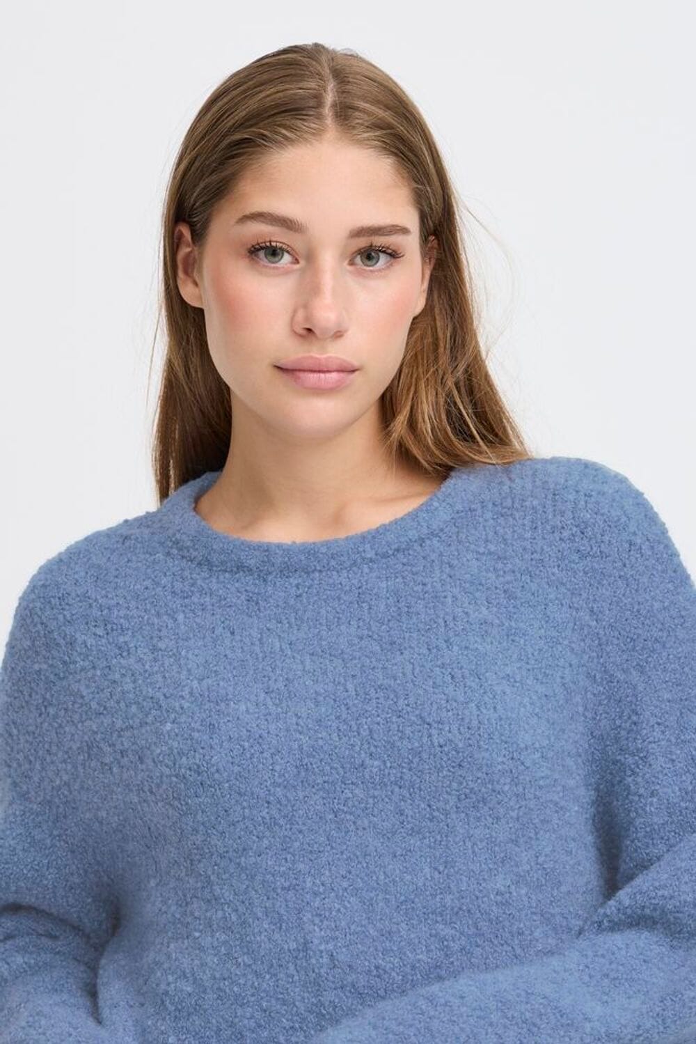 Relaxed cozy knit in deep blue with long sleeves, ICHI 