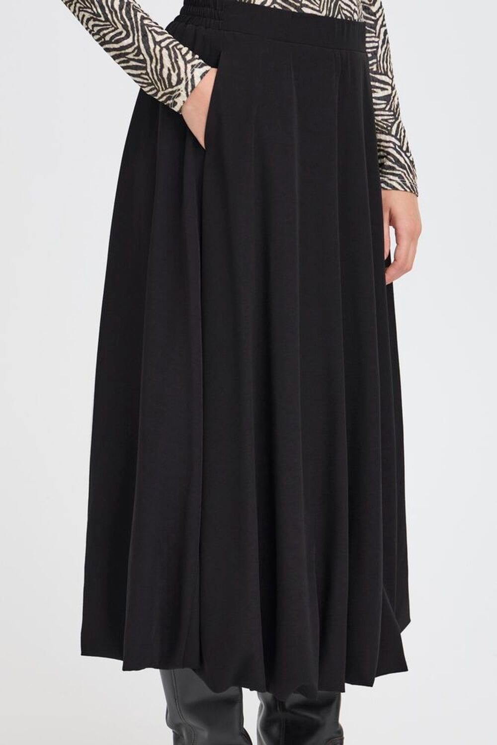 omen’s black skirt mid length with pockets, ICHI 