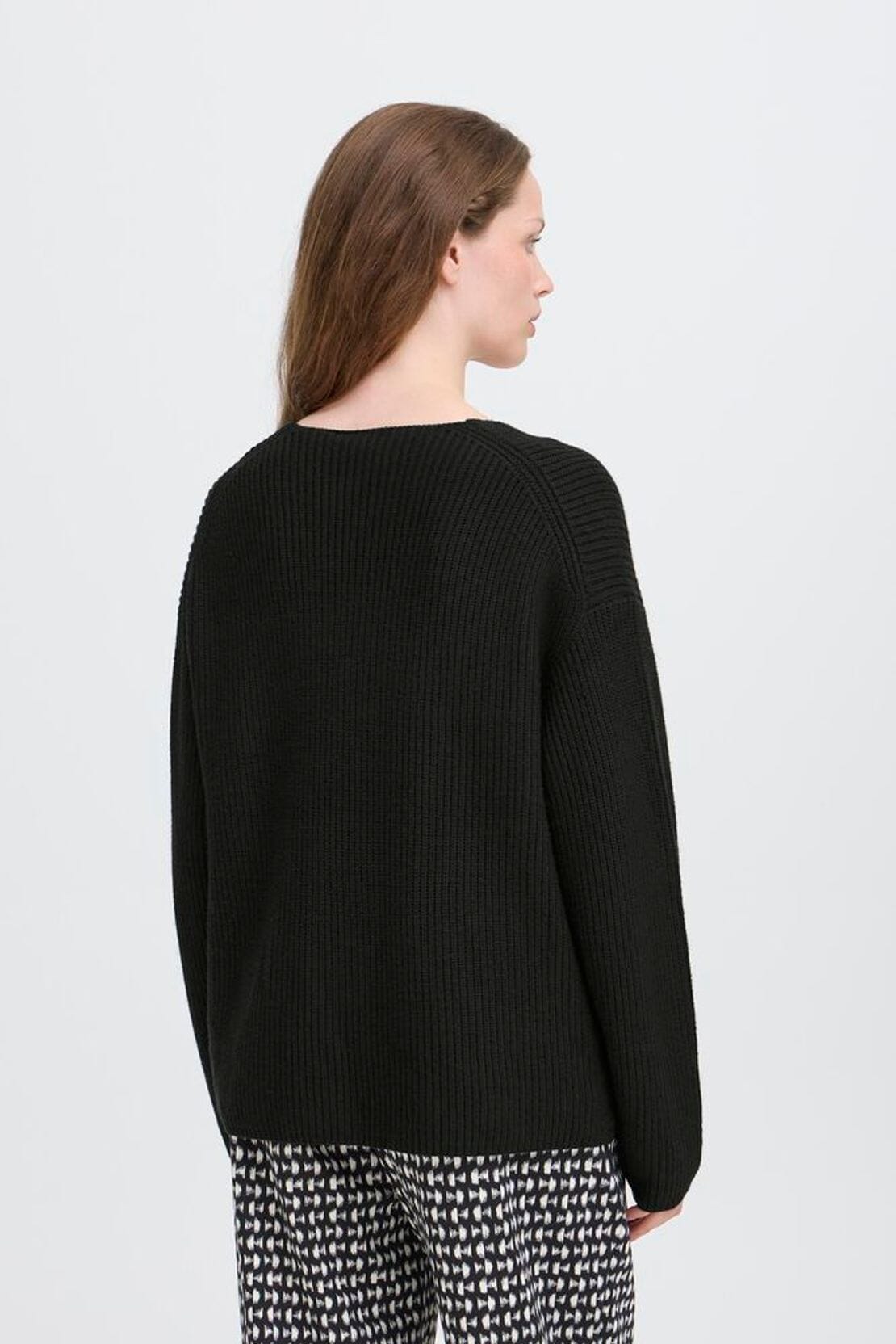 Casual relaxed deep v neck sweater in black, ICHI 