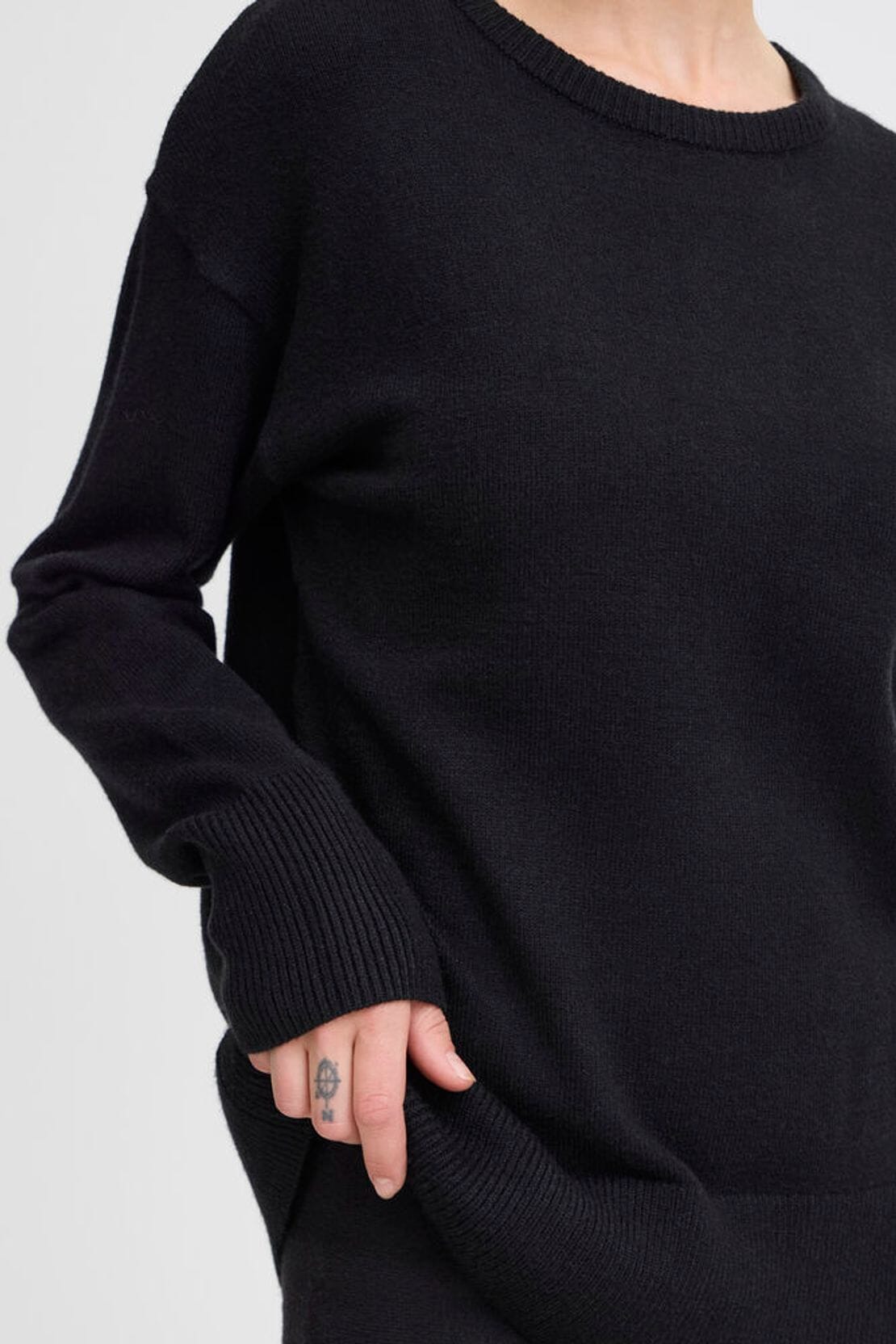 versatile black knit pullover